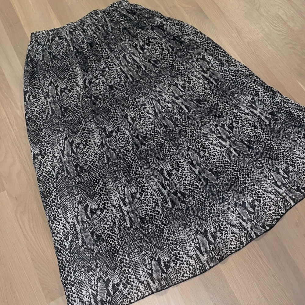 3/$25 Snakeskin long maxi skirt